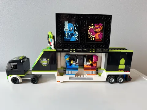 LEGO CITY: Gaming Tournament Truck (60388)