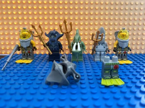 LEGO Atlantis Divers / Scuba Diver Minifigures lot of 5 with accessories