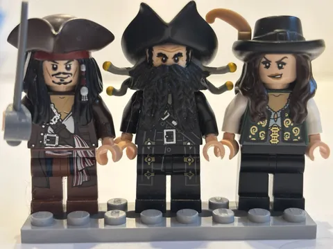 LEGO Pirates of the Caribbean Minifigure Lot - Angelica w/ Plume! (4195)