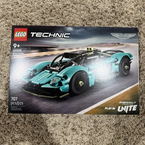 LEGO Technic Aston Martin Valkyrie 42208 Hypercar Set 707 Pcs New Sealed