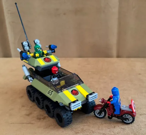 76017 LEGO Complete Marvel: Avengers: Captain America Vs. Hydra