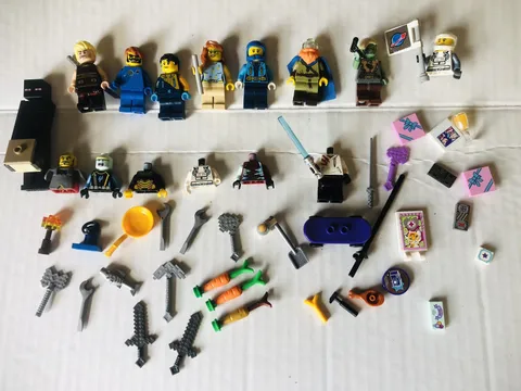 Lego Mini Figure Lot w/ Weapons & Accessories