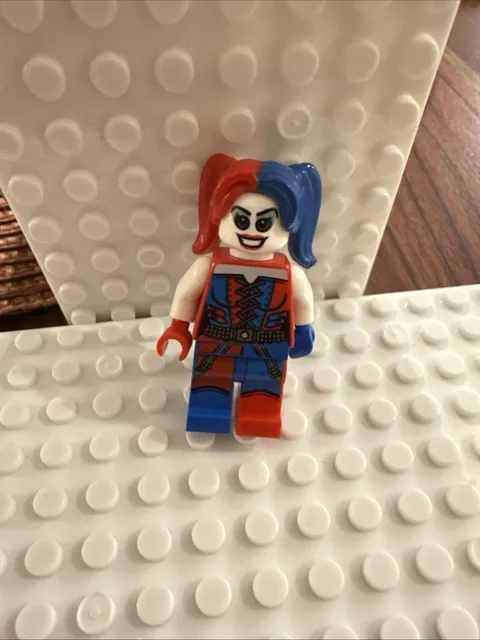 LEGO DC Minifigure - Harley Quinn (sh260) Blue Red Pigtails 76053