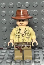 Lego Indiana Jones Tan Open Collar Shirt, Fedora, Grin Minifigure iaj020 (7195)