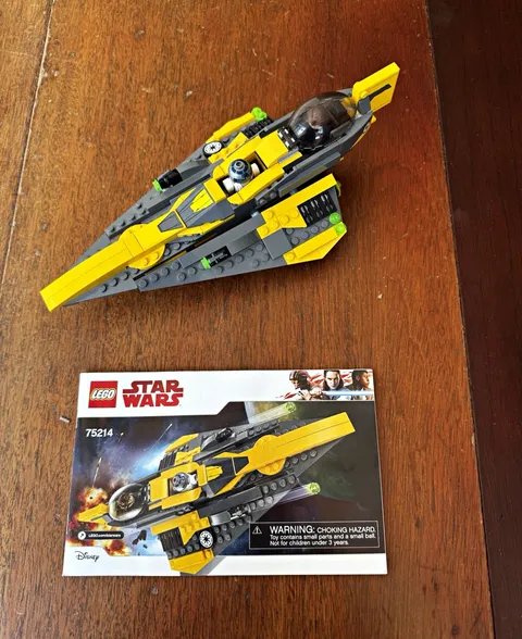 LEGO Star Wars 75214 Anakin’s Jedi Starfighter 247pcs w/  Minifigs R2-D2 Retired