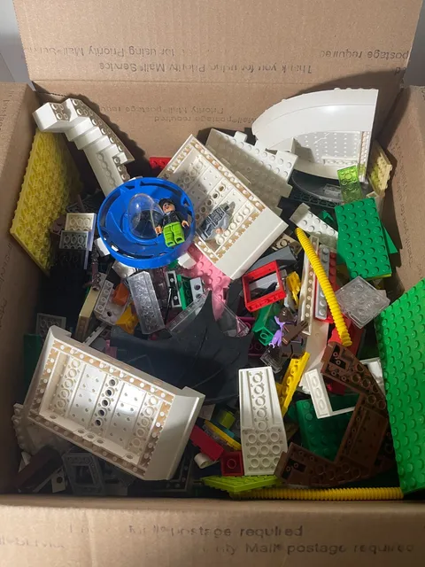 LEGO Lot 8.5 Lb. Mixed Bricks & Miscellaneous Pieces See Pics
