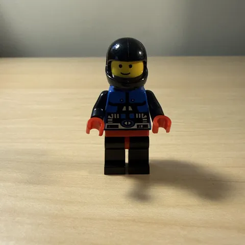 Vintage LEGO Scuba Space Minifigure Tubes Blue Chest Plates Uniform Black Helmet