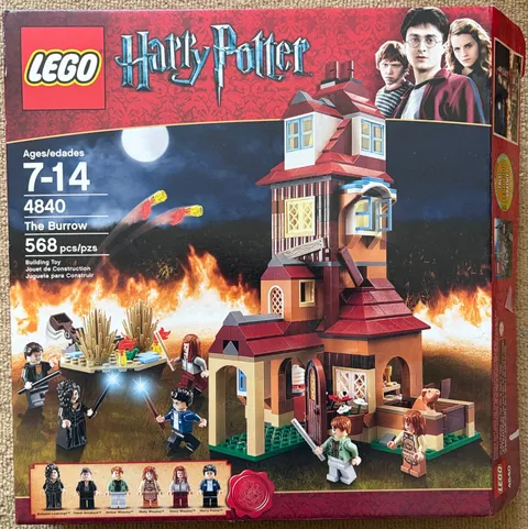 LEGO Harry Potter: The Burrow (4840) With box & 2 manuals; 568 pcs.  Pre-owned.