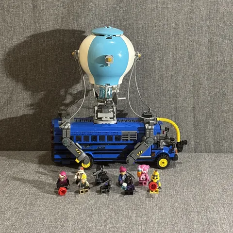 LEGO Battle Bus Fortnite Set 77073 - 954 Pieces - w/ Minifigs 2024