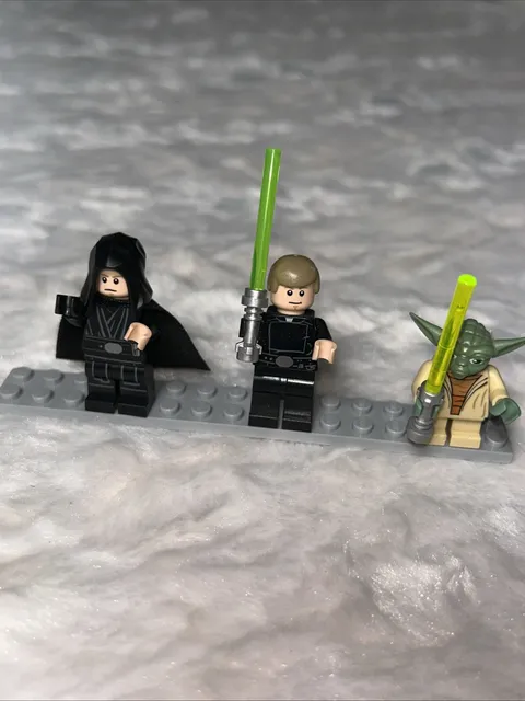 Lot Of 3 Lego Star Wars Minifigures Luke And Yoda Sw0219 Sw0551 