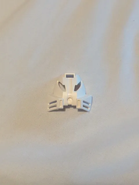 LEGO Bionicle Toa WHITE KAKAMA MASK PART 32568 ***ERROR/MISPRINT/DAMAGE***