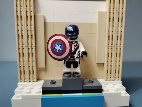 LEGO 76123 Captain America: Outriders Attack Minifigure + Shield Accessory