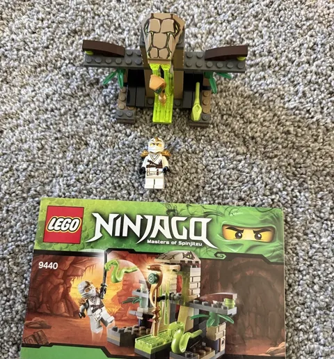 LEGO NINJAGO Venomari Shrine #9440 w/ Zane Minifig & Manual-No Box