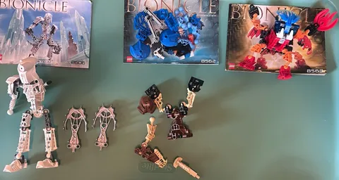 ! LEGO BIONICLE PARTIAL SETS AND MIXED LOOSE PARTS LOT !