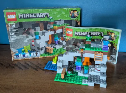 Lego MINECRAFT The Zombie Cave Set 21141 - 100% Complete w/ Box & Instructions