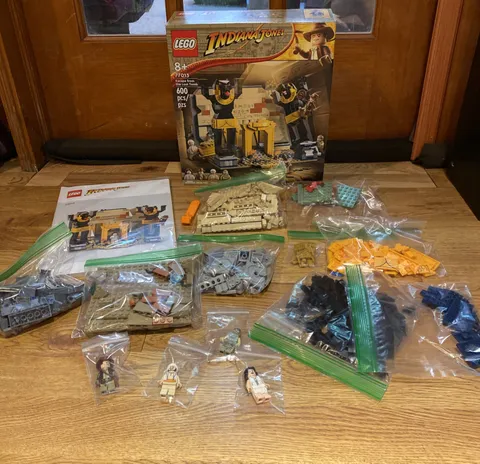 LEGO 77013 Indiana Jones Escape From The Lost Tomb Complete w/ Manual Figs Box