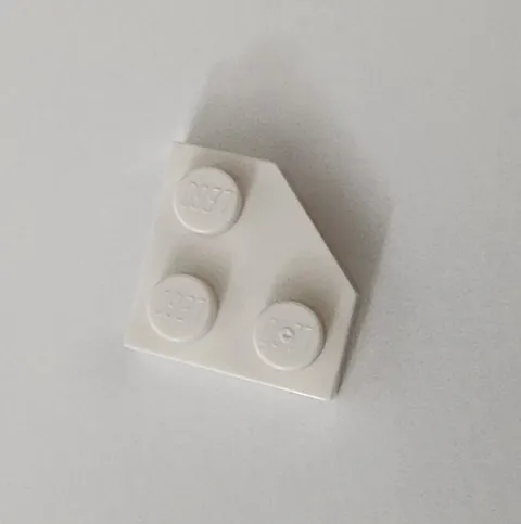 LEGO White Wedge, Plate 2 x 2 Cut Corner Parts 26601