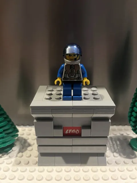 LEGO® Minifigure Space lom014 Life on Mars LoM Assistant Large Blue Shiny Visor
