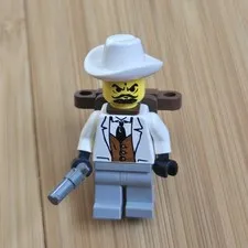 LEGO MiniFigure Adventurers Senor Palomar w/Gun and Backpack 1999 Retired