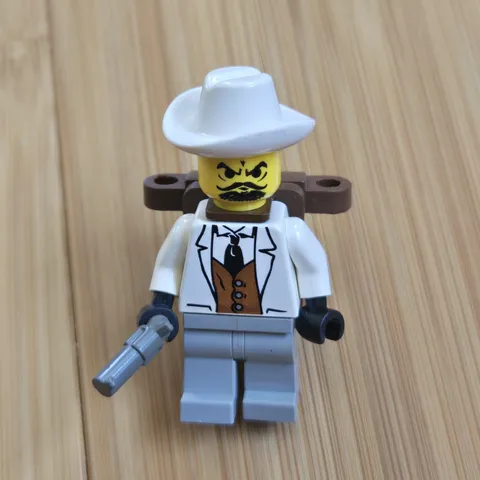 LEGO MiniFigure Adventurers Senor Palomar w/Gun and Backpack 1999 Retired