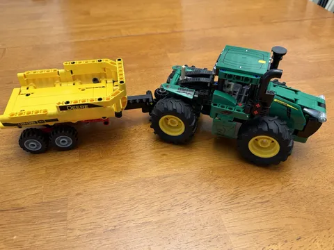 Lego Technic John Deere 42136 Tractor and Tipping Trailer