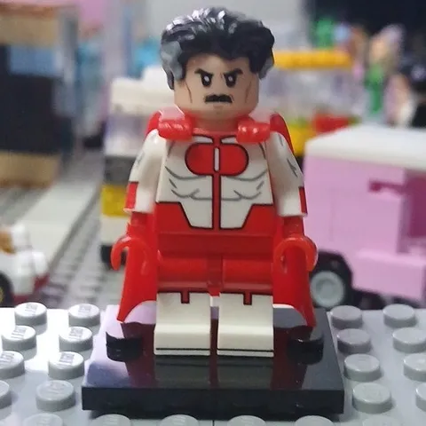 1 Minifg LEGO Custom Superhero Omni Man