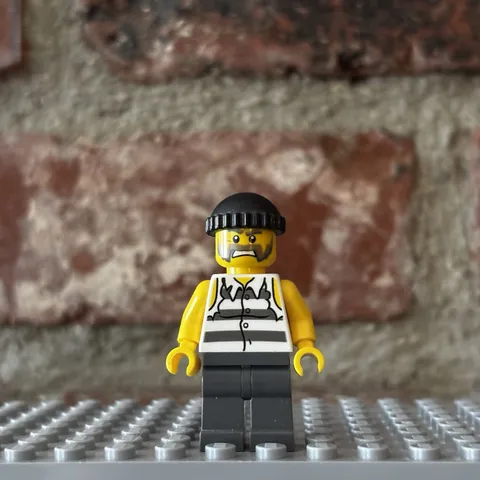 Lego City Police Crook Prisoner Male Minifigure cty0481 (2014)