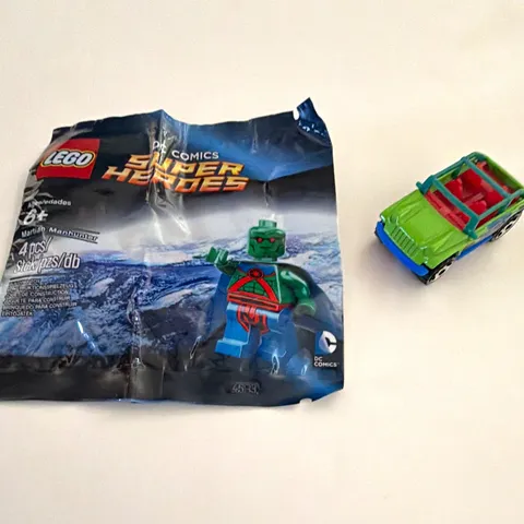 LEGO DC Comics Super Heroes Martian Manhunter and Matchbox Jeep Willys