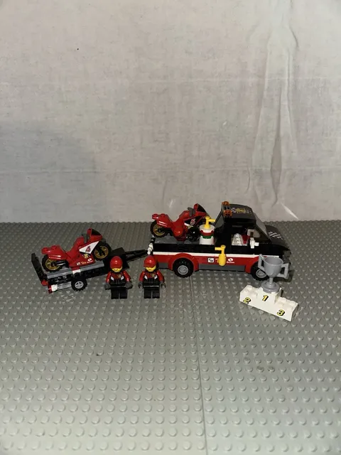 LEGO CITY: Racing Bike Transporter (60084) 100% Complete with Minifigures 2015