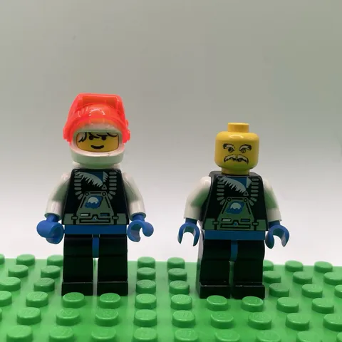 LEGO Minifigures Ice Planet Commander Cold  sp019 + Male sp018 Chief Minifig