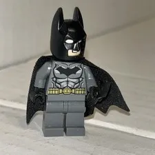 Lego Minifigure Batman - Light Gray Suit, Black Mask & Cape