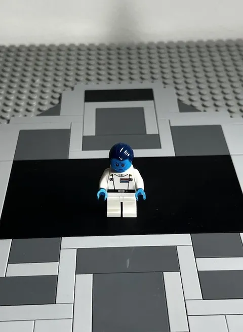 LEGO Star Wars Grand Admiral Thrawn Minifigure SW0811 Great Shape!!