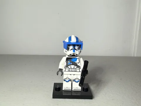 LEGO Star Wars Clone Trooper Minifigure w/ Blaster 