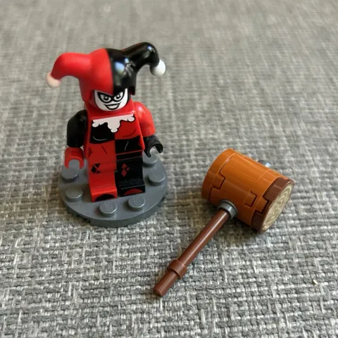 LEGO Harley Quinn Minifigure (Batman The Animated Series) 76271 Authentic