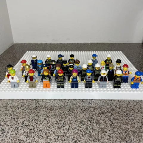 Random LEGO City Lot of Minifigures Firefighter Police Officer Doctor Nurse Dive