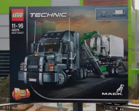 Lego 42078 Technic Mack Anthem Truck 2595pcs Retired Sealed Fast Standard New
