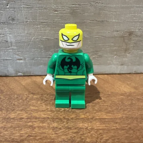 LEGO Iron Fist Minifigure - 6873 Spider-Man's Doc Ock Ambush Yellow dot