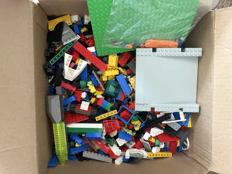 Legos Mixed Random Pieces 6 pounds with 3 Star War Lego Manuals 