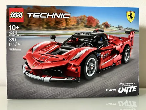 LEGO Technic FERRARI FXX K (42212) - 897 Pieces - FREE SHIPPING