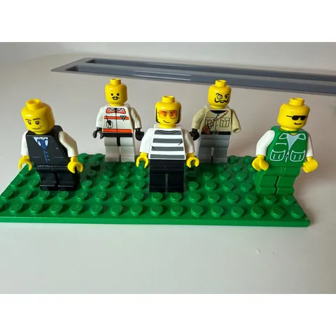 LEGO Minifigure Lot Unisex OS Mixed Vintage Style City Town Figures 5pc Multi