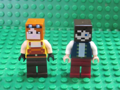 Lot 2 Lego Minecraft Minifigures Pirate + Blacksmith 21152 21155 PB42