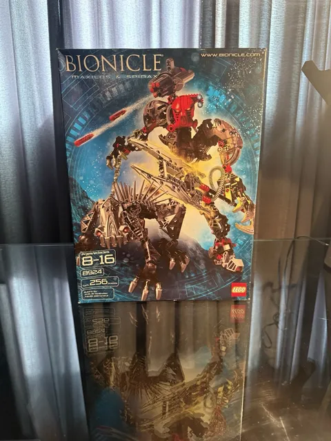 LEGO BIONICLE: Maxilos and Spinax (8924) Factory sealed!