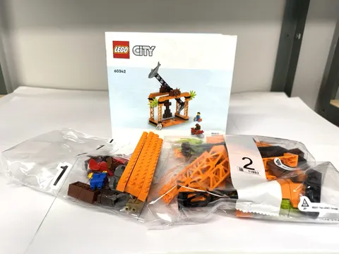 LEGO City Stuntz 60342 Shark Attack Stunt Challenge 100% Complete with Manual