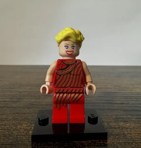 LEGO Willie Scott Minifigure - From Indiana Jones Set 7682 