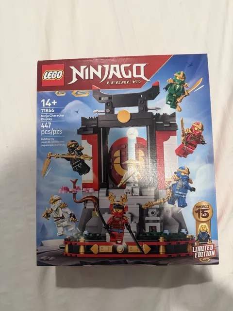 LEGO Ninjago Legacy Character Display LIMITED EDITION 71866 New Sealed
