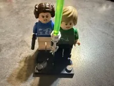 LEGO Star Wars Holiday Sweater Luke Skywalker & Princess Leia Minifigure Bundle