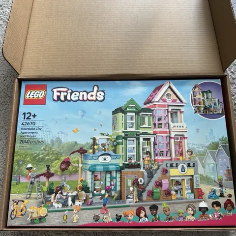 LEGO Friends Heartlake City Residential and Shopping Street 42670 Kit 2040 PCS