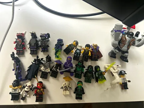 LEGO Bulk Lot Mixed Minifigures & Assorted Bricks Pieces Parts, Multicolor