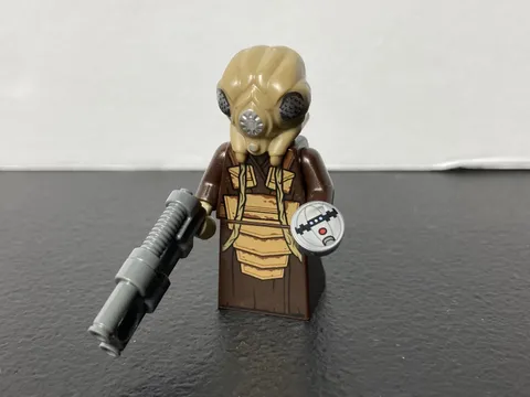 LEGO Star Wars - Zuckuss Minifigure With Blaster + Thermal Detonator (75243)