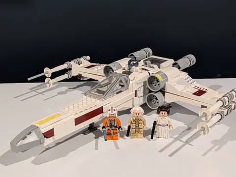 LEGO Star Wars: Luke Skywalker's X-Wing Fighter (75301) Used/Complete